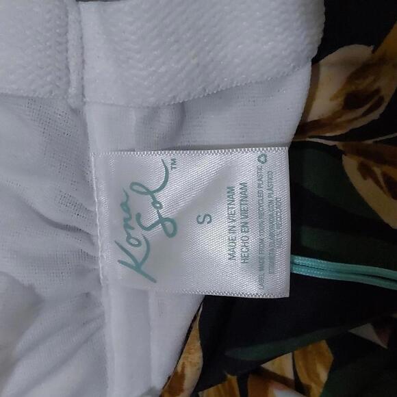 Bandeau Flounce High-Coverage One-Piece Swimsuit | Kona Sol | Small - Picture 10 of 13